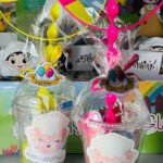 كوب العيد مع لعبة الطبق الطائر